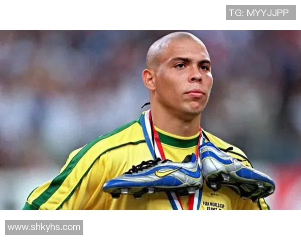 罗伯士与蒙特瑞的精彩对决揭示足球战术与团队合作的完美结合